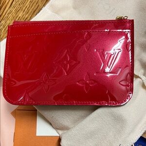 Louis Vuitton Shiny Red Monogram Vernis Pochette Cles MV Cerise